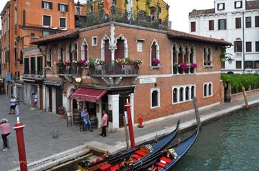 We explore Venice, DSE_8779_b_H490